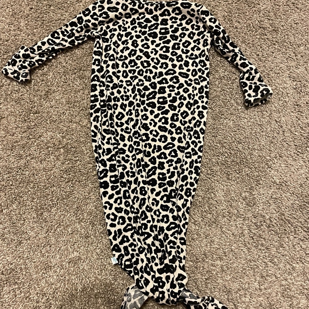 Like new condition! Posh Peanut 0-3mth gown